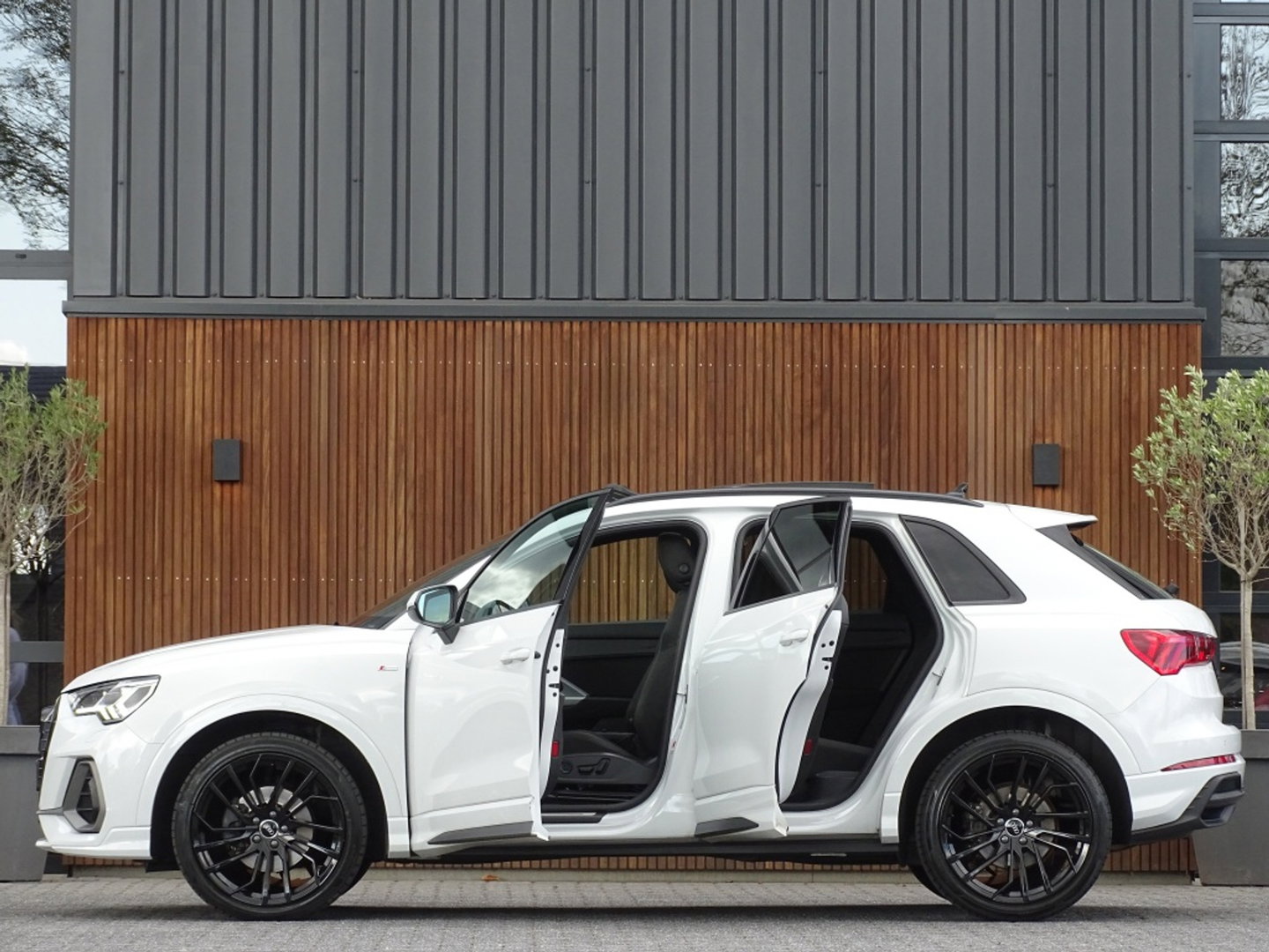 Audi Q3 35 TFSI 150pk/ S-line / 20"/ Matrix / Panorama dak