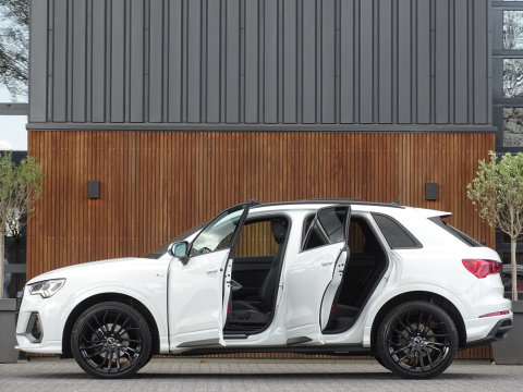 Audi Q3 35 TFSI 150pk/ S-line / 20"/ Matrix / Panorama dak