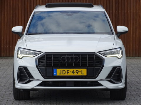 Audi Q3 35 TFSI 150pk/ S-line / 20"/ Matrix / Panorama dak