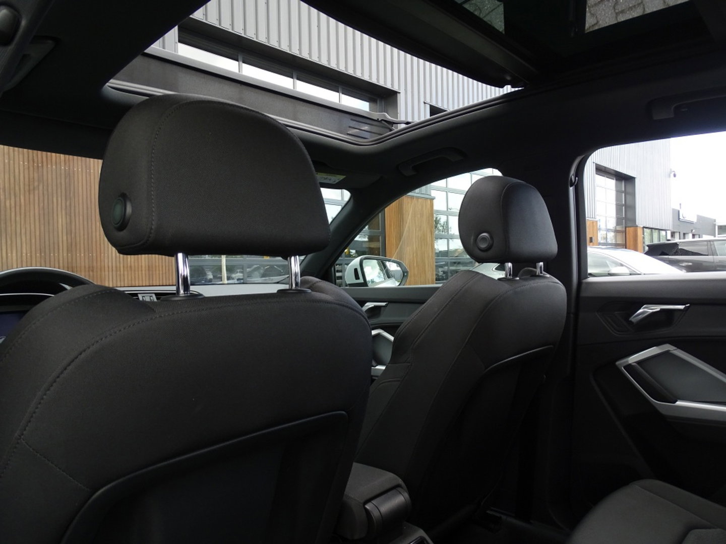 Audi Q3 35 TFSI 150pk/ S-line / 20"/ Matrix / Panorama dak