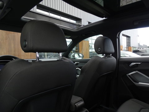 Audi Q3 35 TFSI 150pk/ S-line / 20"/ Matrix / Panorama dak