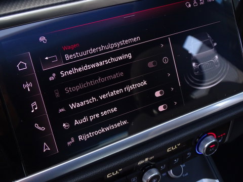 Audi Q3 35 TFSI 150pk/ S-line / 20"/ Matrix / Panorama dak