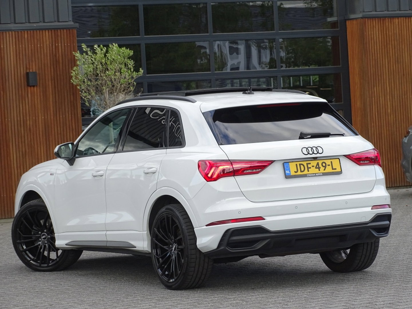 Audi Q3 35 TFSI 150pk/ S-line / 20"/ Matrix / Panorama dak