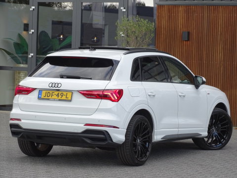 Audi Q3 35 TFSI 150pk/ S-line / 20"/ Matrix / Panorama dak