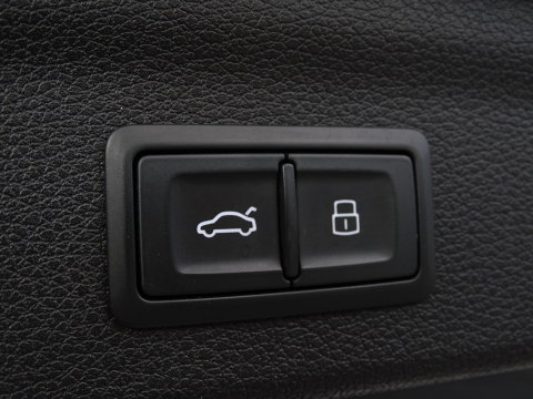 Audi Q3 35 TFSI 150pk/ S-line / 20"/ Matrix / Panorama dak