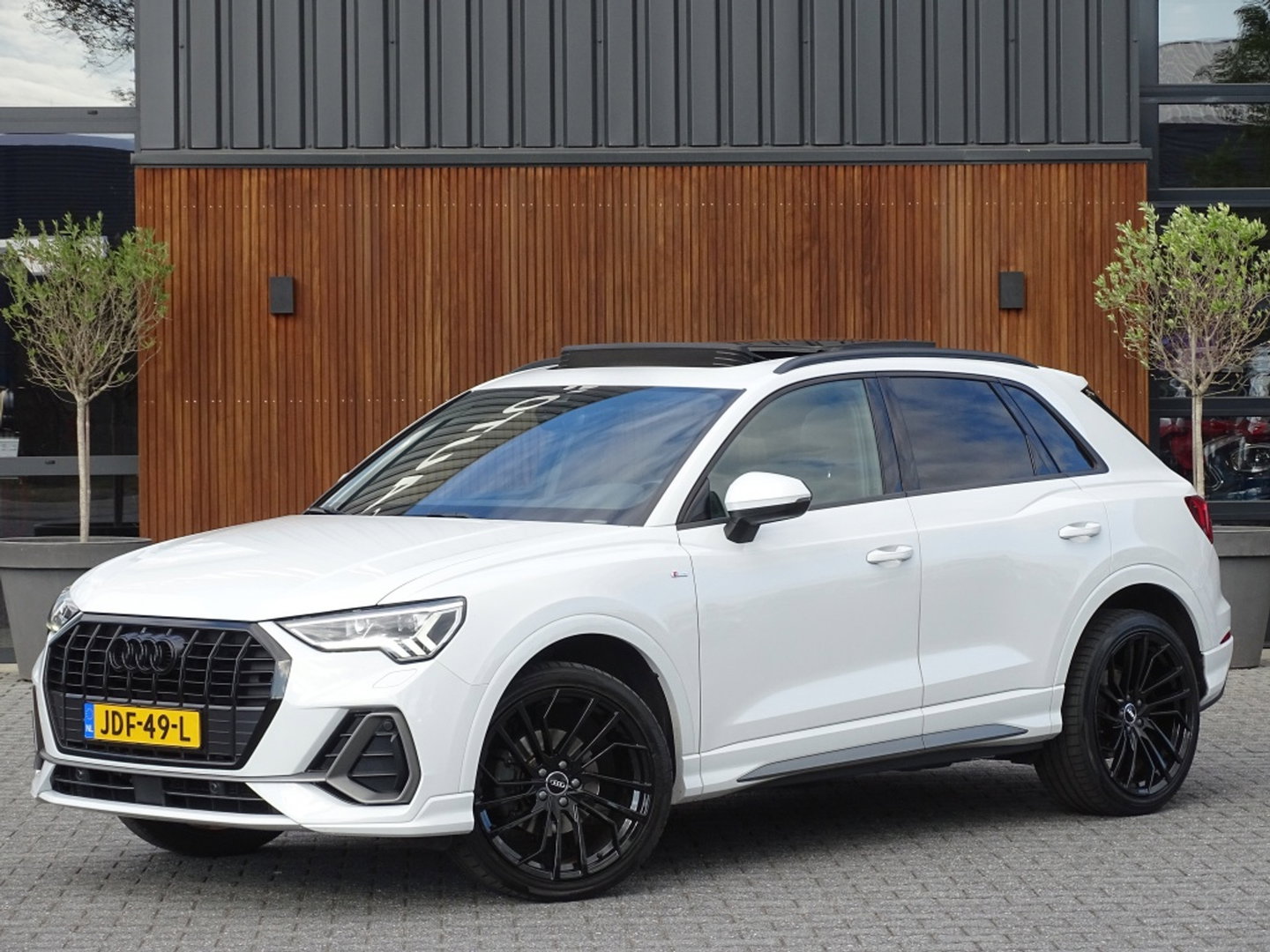 Audi Q3 35 TFSI 150pk/ S-line / 20"/ Matrix / Panorama dak
