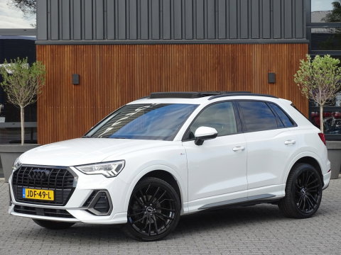 Audi Q3 35 TFSI 150pk/ S-line / 20"/ Matrix / Panorama dak