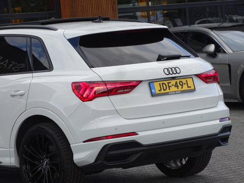 Audi Q3 35 TFSI 150pk/ S-line / 20"/ Matrix / Panorama dak