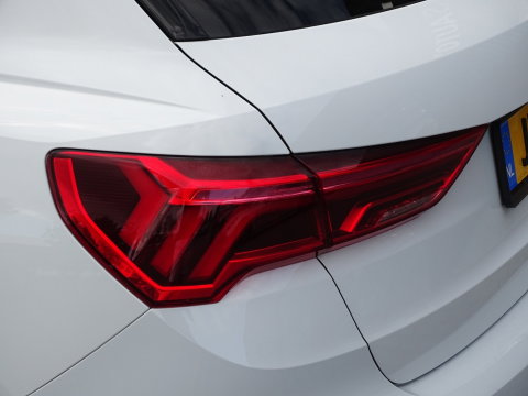 Audi Q3 35 TFSI 150pk/ S-line / 20"/ Matrix / Panorama dak