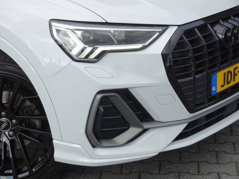 Audi Q3 35 TFSI 150pk/ S-line / 20"/ Matrix / Panorama dak