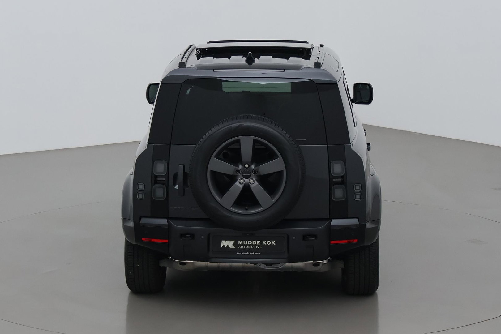 Land Rover Defender 110 P300e X-Dynamic HSE | Luchtvering | Stoelventilatie | Trekhaak | 360° Camera | Meridian | Stoel+Stuurverwarming | ACC