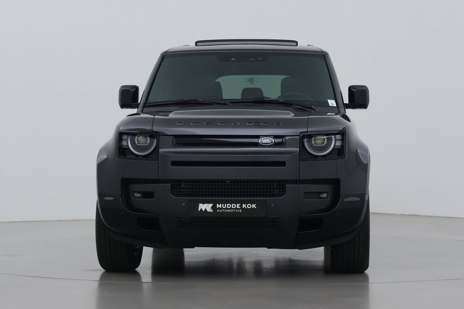 Land Rover Defender 110 P300e X-Dynamic HSE | Luchtvering | Stoelventilatie | Trekhaak | 360° Camera | Meridian | Stoel+Stuurverwarming | ACC