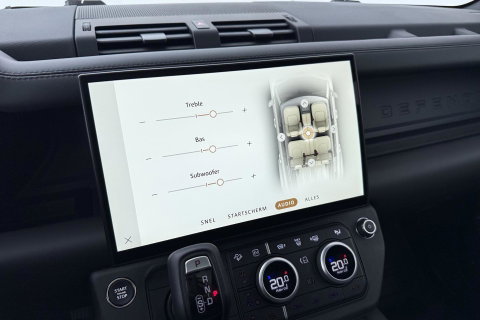 Land Rover Defender 110 P300e X-Dynamic HSE | Luchtvering | Stoelventilatie | Trekhaak | 360° Camera | Meridian | Stoel+Stuurverwarming | ACC