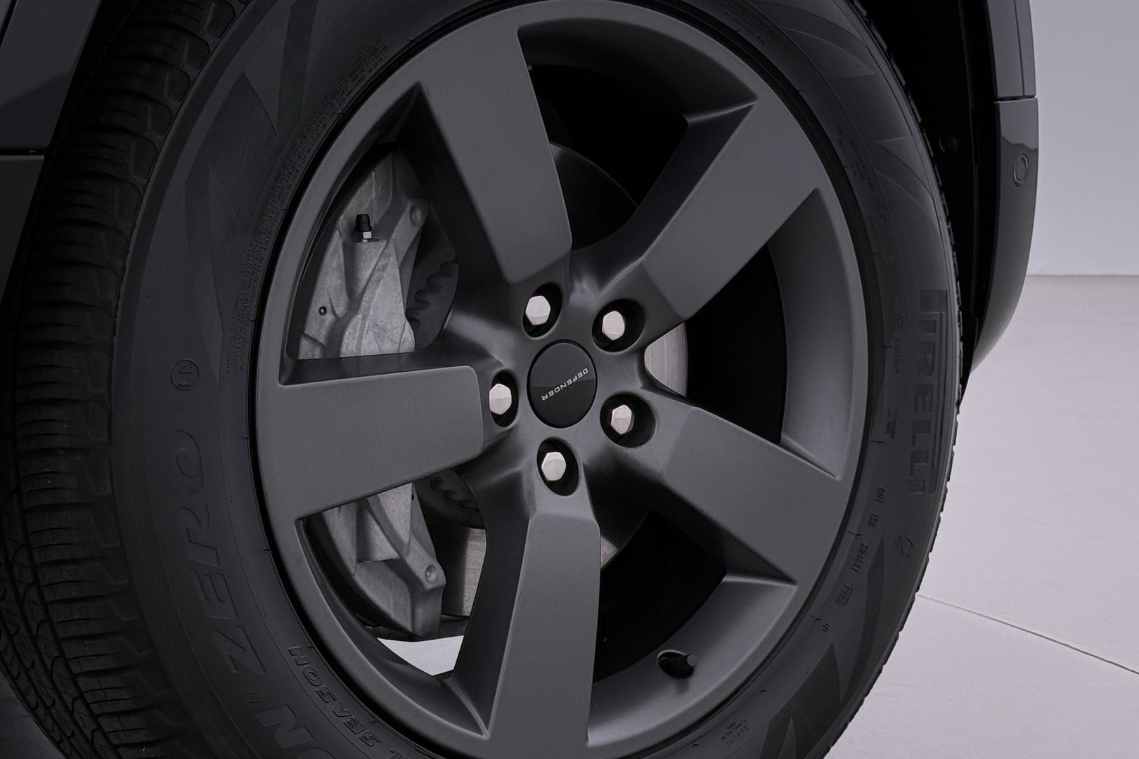 Land Rover Defender 110 P300e X-Dynamic HSE | Luchtvering | Stoelventilatie | Trekhaak | 360° Camera | Meridian | Stoel+Stuurverwarming | ACC