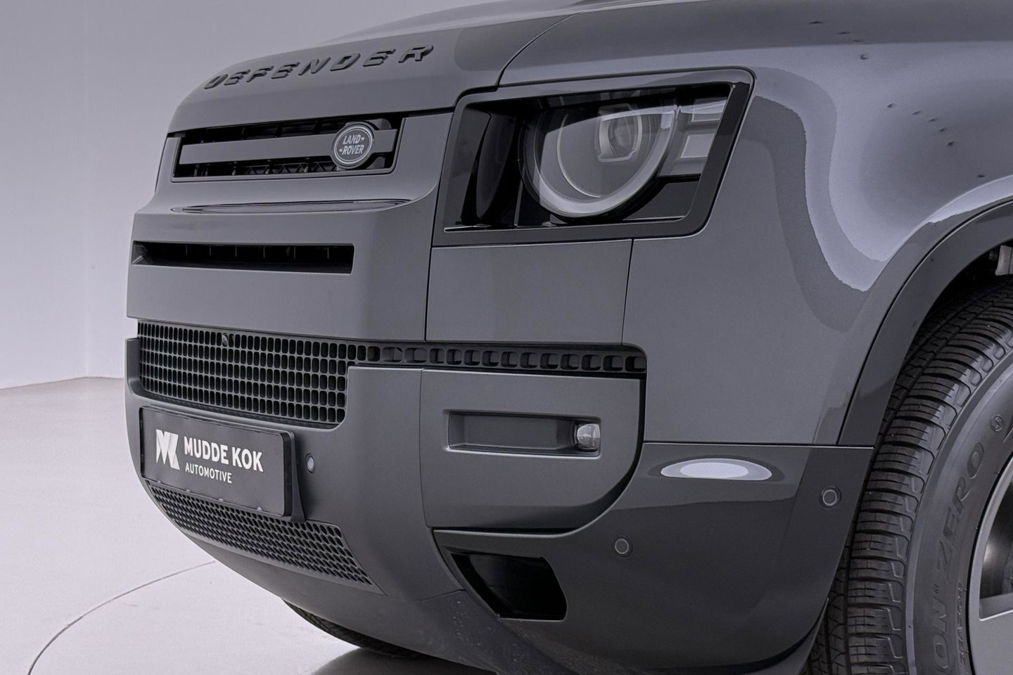 Land Rover Defender 110 P300e X-Dynamic HSE | Luchtvering | Stoelventilatie | Trekhaak | 360° Camera | Meridian | Stoel+Stuurverwarming | ACC