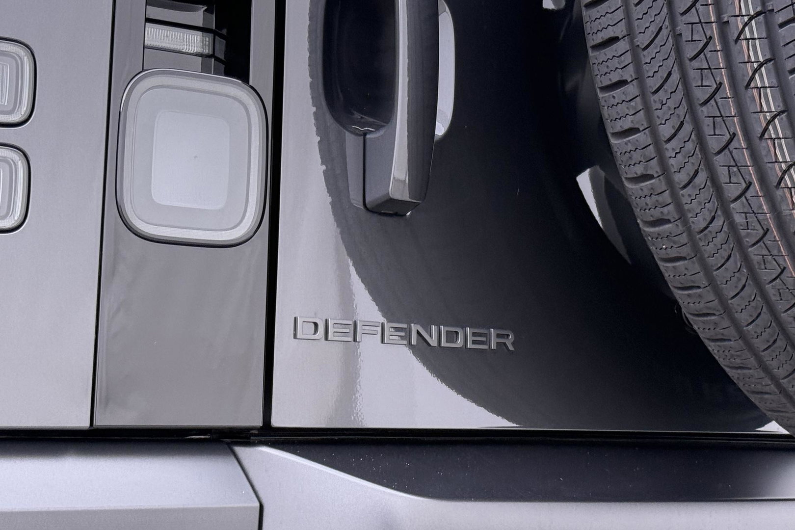 Land Rover Defender 110 P300e X-Dynamic HSE | Luchtvering | Stoelventilatie | Trekhaak | 360° Camera | Meridian | Stoel+Stuurverwarming | ACC