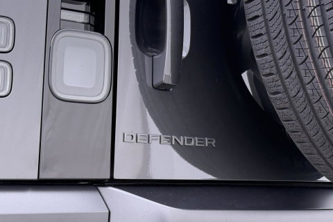 Land Rover Defender 110 P300e X-Dynamic HSE | Luchtvering | Stoelventilatie | Trekhaak | 360° Camera | Meridian | Stoel+Stuurverwarming | ACC