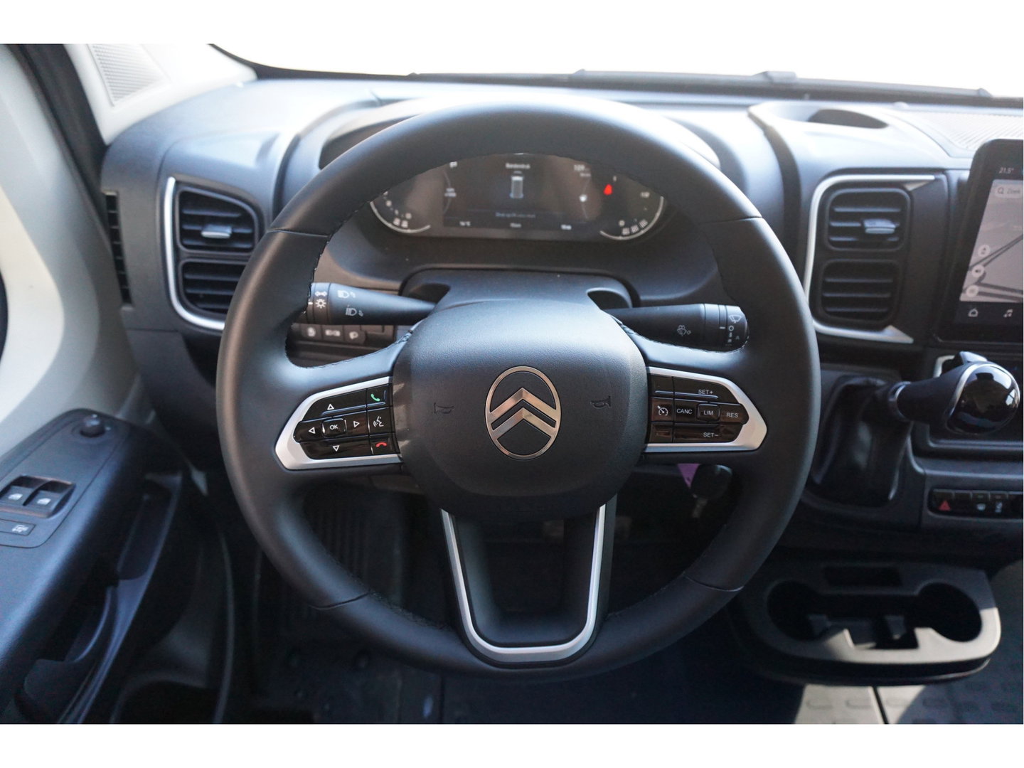 Citroën Jumper 35 2.2 EAT8 140PK Automaat L3H2 BPM VRIJ!! 10" Navi, Climate, Camera, LED, 270º Deur Betimmering!! NR. J075*