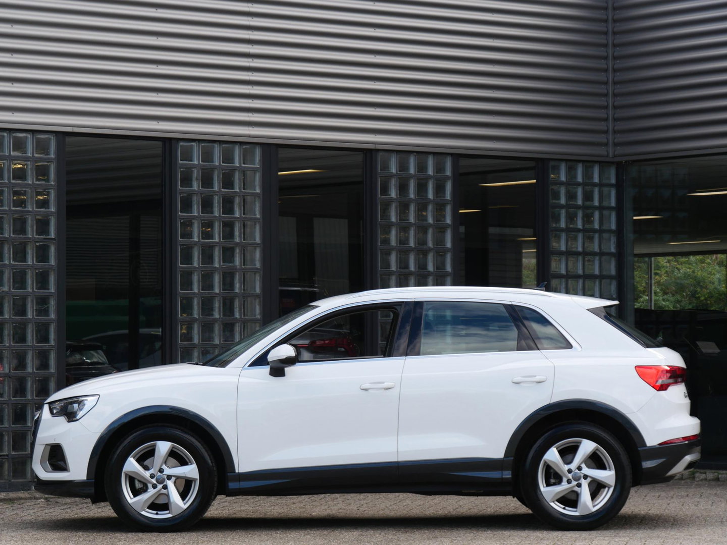 Audi Q3 35TFSi BUSINESS ED/ ADAPTIVE CRUISE/ CARPLAY/ STOELVERWARMING