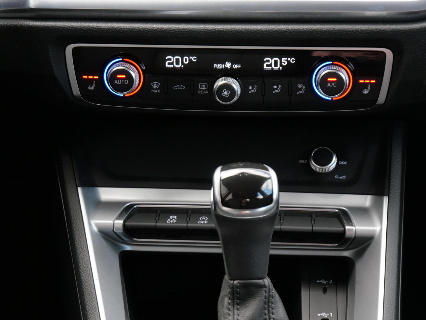 Audi Q3 35TFSi BUSINESS ED/ ADAPTIVE CRUISE/ CARPLAY/ STOELVERWARMING