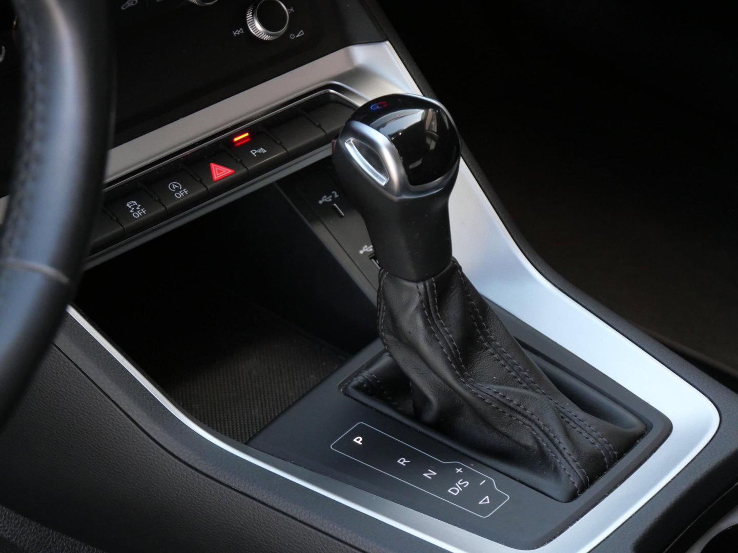 Audi Q3 35TFSi BUSINESS ED/ ADAPTIVE CRUISE/ CARPLAY/ STOELVERWARMING
