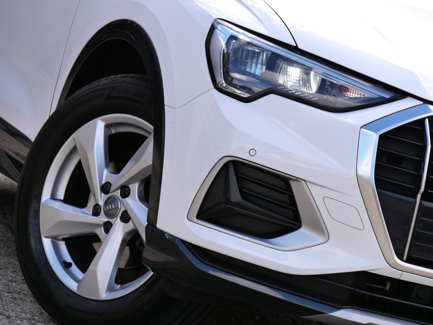 Audi Q3 35TFSi BUSINESS ED/ ADAPTIVE CRUISE/ CARPLAY/ STOELVERWARMING