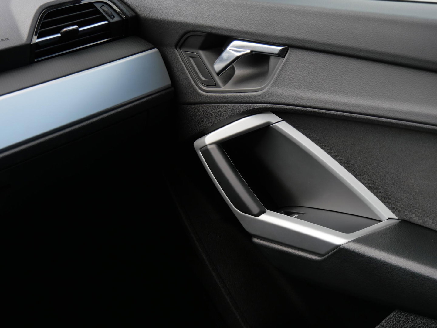 Audi Q3 35TFSi BUSINESS ED/ ADAPTIVE CRUISE/ CARPLAY/ STOELVERWARMING