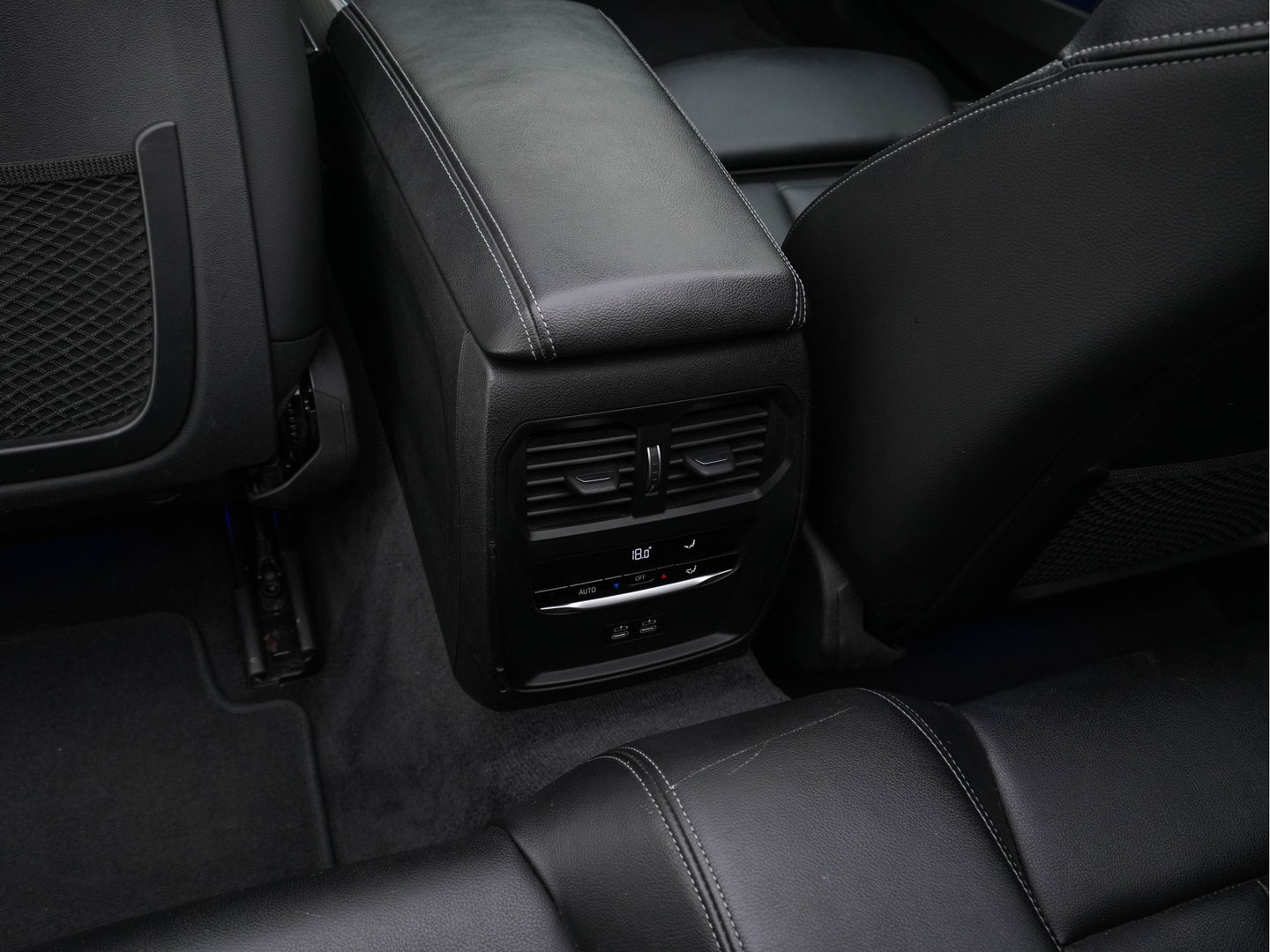BMW 4 Serie Cabrio M440i xDrive High Executive (INCL-BTW) *LEATHER | LASER-LED | MEMORY-PACK | DIGI-COCKPIT | KEYLESS | HIFI-SOUND | SHIFTPADDLES | CAMERA | DAB | NAVI-FULLMAP | AMBIENTLIGHT | HEAD-UP | TOWBAR | 19''ALU*