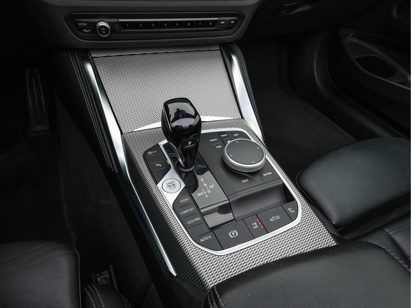 BMW 4 Serie Cabrio M440i xDrive High Executive (INCL-BTW) *LEATHER | LASER-LED | MEMORY-PACK | DIGI-COCKPIT | KEYLESS | HIFI-SOUND | SHIFTPADDLES | CAMERA | DAB | NAVI-FULLMAP | AMBIENTLIGHT | HEAD-UP | TOWBAR | 19''ALU*