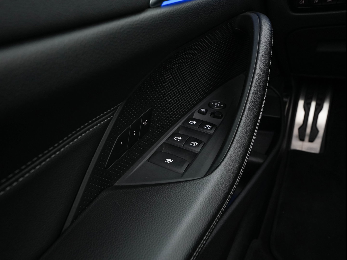 BMW 4 Serie Cabrio M440i xDrive High Executive (INCL-BTW) *LEATHER | LASER-LED | MEMORY-PACK | DIGI-COCKPIT | KEYLESS | HIFI-SOUND | SHIFTPADDLES | CAMERA | DAB | NAVI-FULLMAP | AMBIENTLIGHT | HEAD-UP | TOWBAR | 19''ALU*