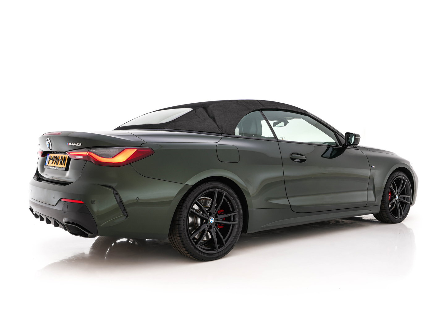 BMW 4 Serie Cabrio M440i xDrive High Executive (INCL-BTW) *LEATHER | LASER-LED | MEMORY-PACK | DIGI-COCKPIT | KEYLESS | HIFI-SOUND | SHIFTPADDLES | CAMERA | DAB | NAVI-FULLMAP | AMBIENTLIGHT | HEAD-UP | TOWBAR | 19''ALU*