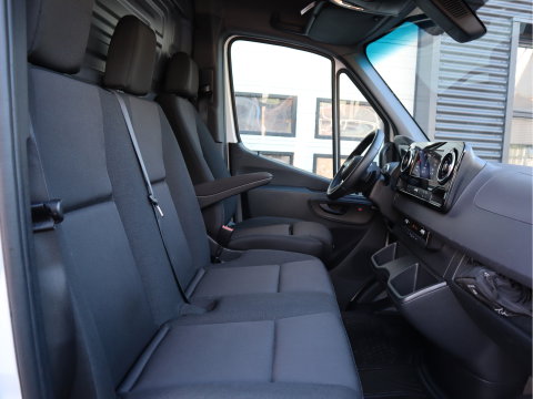 Mercedes-Benz Sprinter 317 CDI Automaat L2H2 RWD - LED - Mbux - Camera