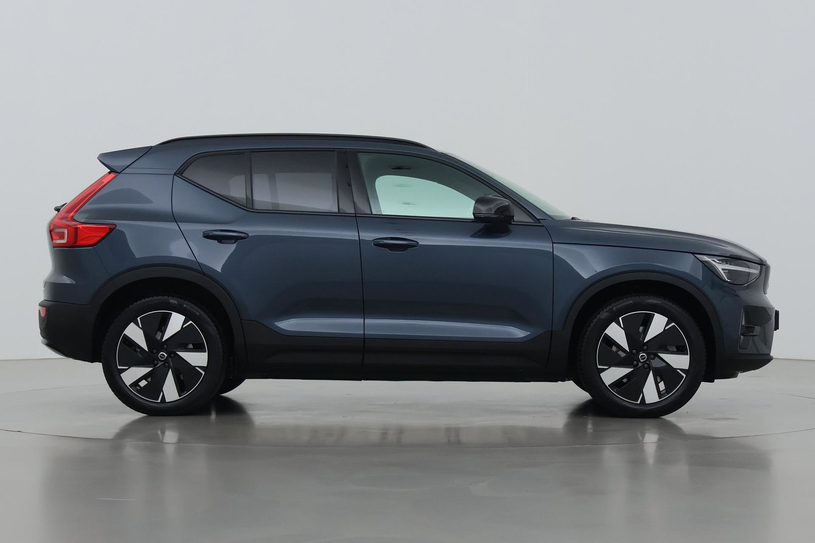 Volvo EX40 Single Motor Extended Range Plus | 82 kWh | Harman/Kardon | ACC | 360° Camera | Warmtepomp | Keyless | Stoel+Stuurverwarming | 19 inch