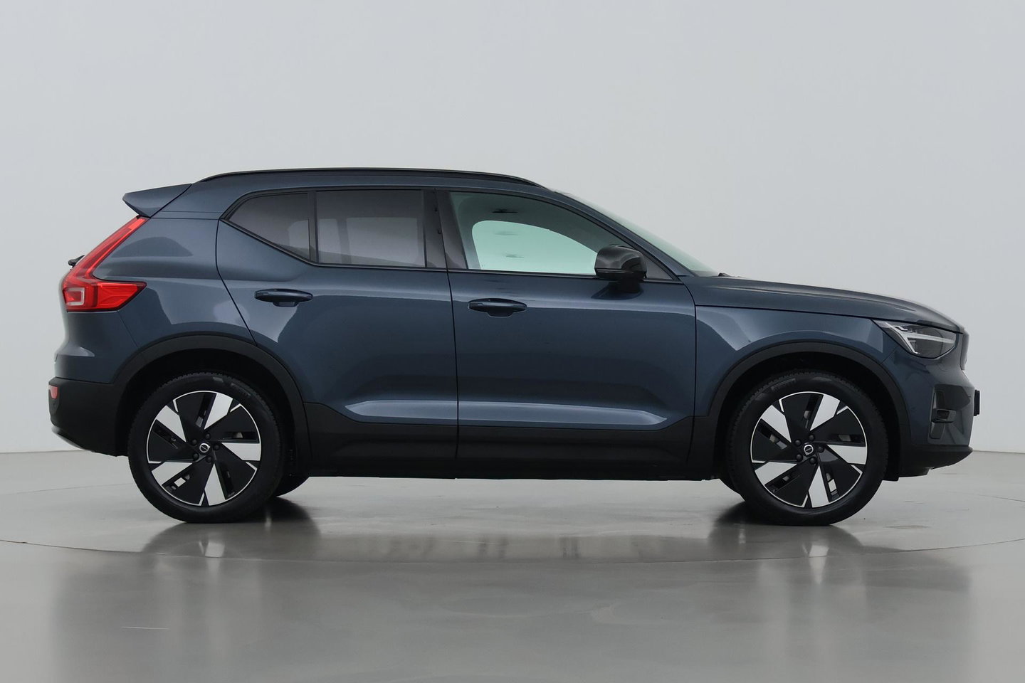 Volvo EX40 Single Motor Extended Range Plus | 82 kWh | Harman/Kardon | ACC | 360° Camera | Warmtepomp | Keyless | Stoel+Stuurverwarming | 19 inch