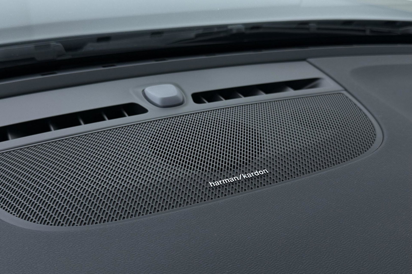 Volvo EX40 Single Motor Extended Range Plus | 82 kWh | Harman/Kardon | ACC | 360° Camera | Warmtepomp | Keyless | Stoel+Stuurverwarming | 19 inch