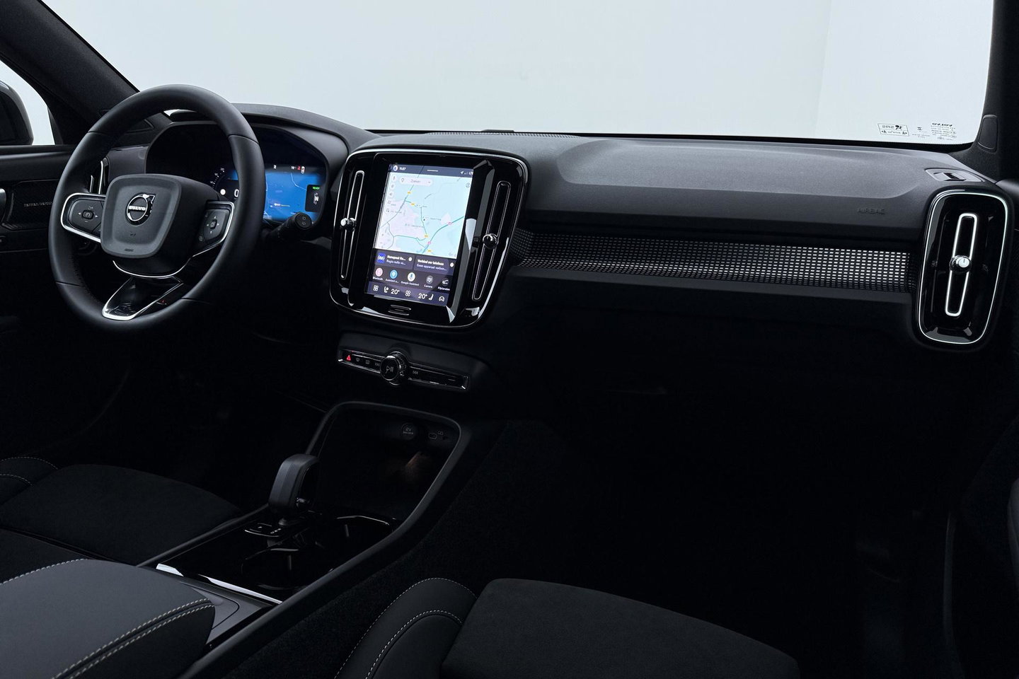 Volvo EX40 Single Motor Extended Range Plus | 82 kWh | Harman/Kardon | ACC | 360° Camera | Warmtepomp | Keyless | Stoel+Stuurverwarming | 19 inch