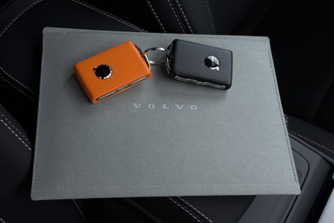 Volvo EX40 Single Motor Extended Range Plus | 82 kWh | Harman/Kardon | ACC | 360° Camera | Warmtepomp | Keyless | Stoel+Stuurverwarming | 19 inch