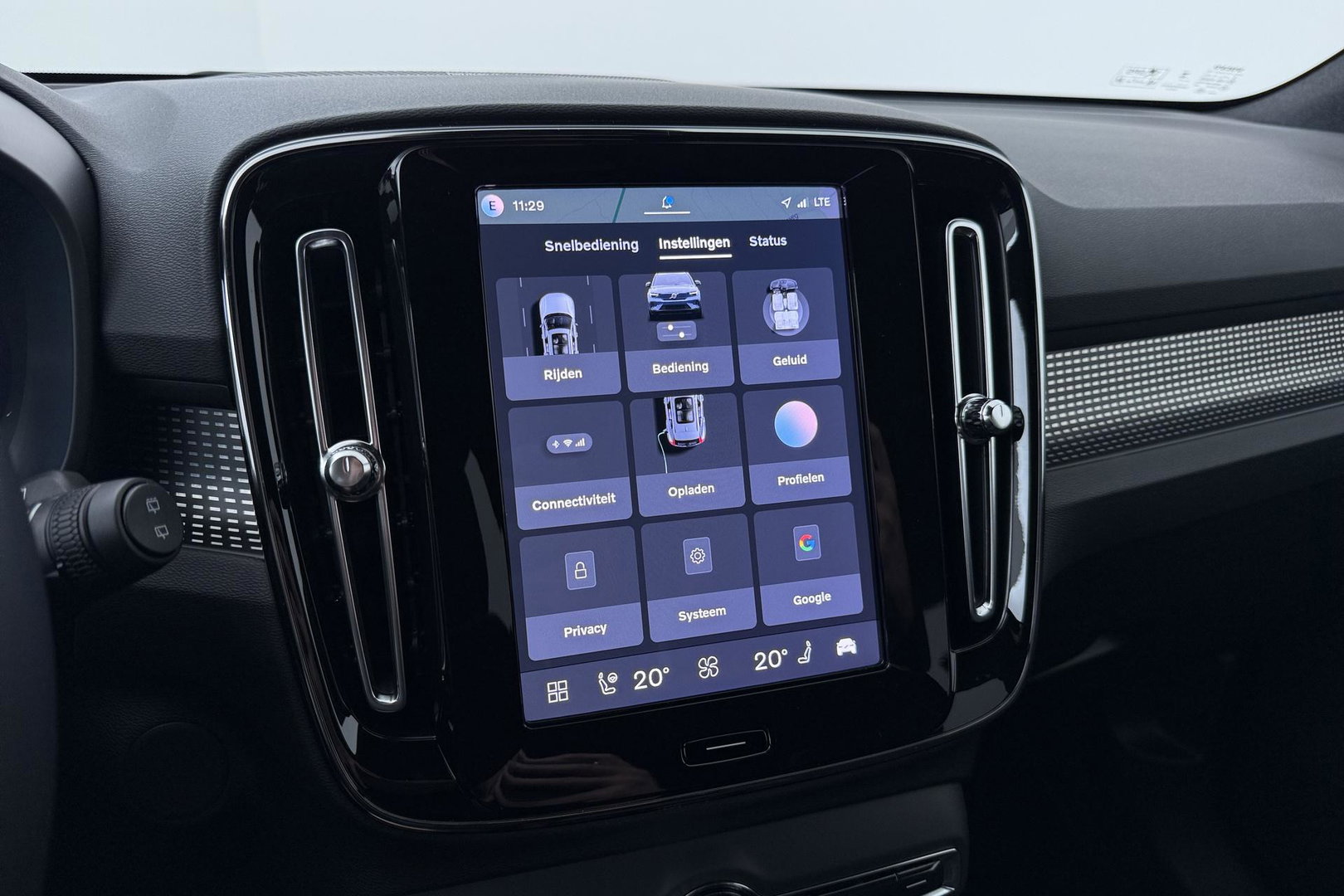 Volvo EX40 Single Motor Extended Range Plus | 82 kWh | Harman/Kardon | ACC | 360° Camera | Warmtepomp | Keyless | Stoel+Stuurverwarming | 19 inch
