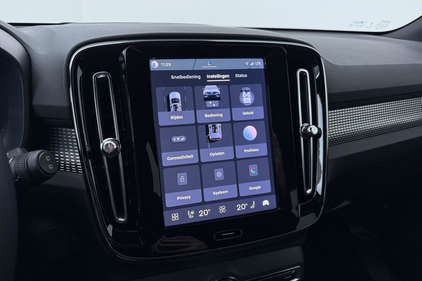 Volvo EX40 Single Motor Extended Range Plus | 82 kWh | Harman/Kardon | ACC | 360° Camera | Warmtepomp | Keyless | Stoel+Stuurverwarming | 19 inch