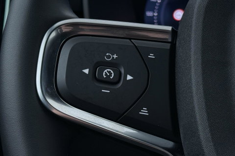 Volvo EX40 Single Motor Extended Range Plus | 82 kWh | Harman/Kardon | ACC | 360° Camera | Warmtepomp | Keyless | Stoel+Stuurverwarming | 19 inch