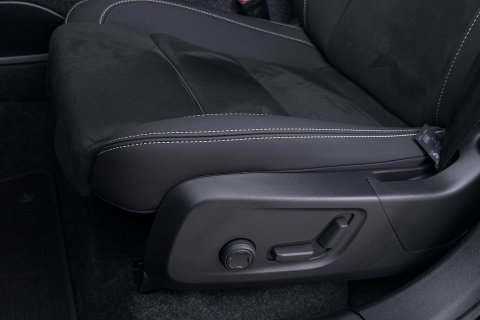 Volvo EX40 Single Motor Extended Range Plus | 82 kWh | Harman/Kardon | ACC | 360° Camera | Warmtepomp | Keyless | Stoel+Stuurverwarming | 19 inch