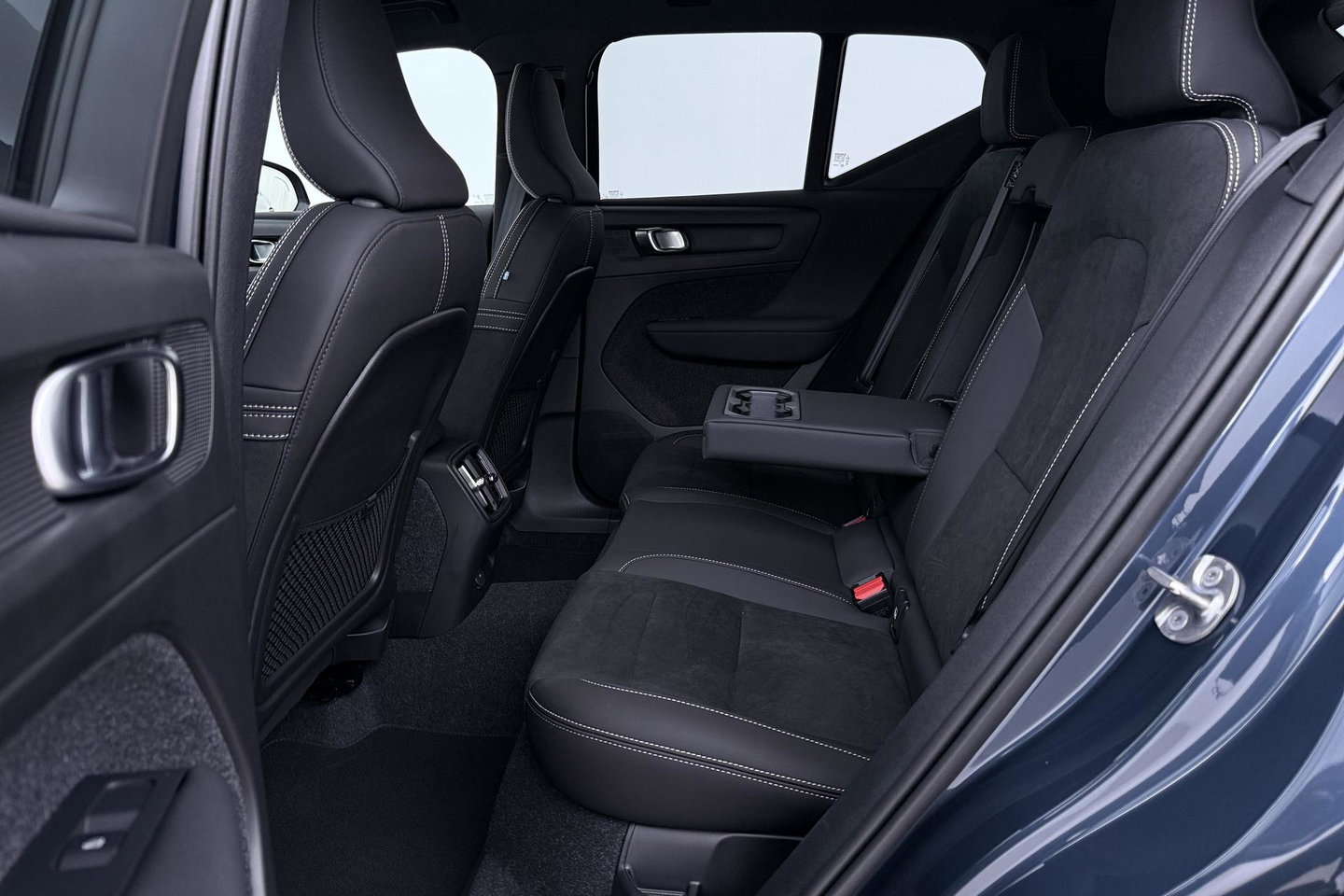 Volvo EX40 Single Motor Extended Range Plus | 82 kWh | Harman/Kardon | ACC | 360° Camera | Warmtepomp | Keyless | Stoel+Stuurverwarming | 19 inch