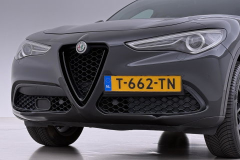 Alfa Romeo Stelvio 2.0T AWD Super | ACC | Elektrische Stoelen+Memory | Stoel+Stuurverwarming | Camera | Dodehoekdetectie | Elektrische Achterklep | Leder