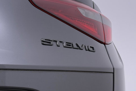Alfa Romeo Stelvio 2.0T AWD Super | ACC | Elektrische Stoelen+Memory | Stoel+Stuurverwarming | Camera | Dodehoekdetectie | Elektrische Achterklep | Leder