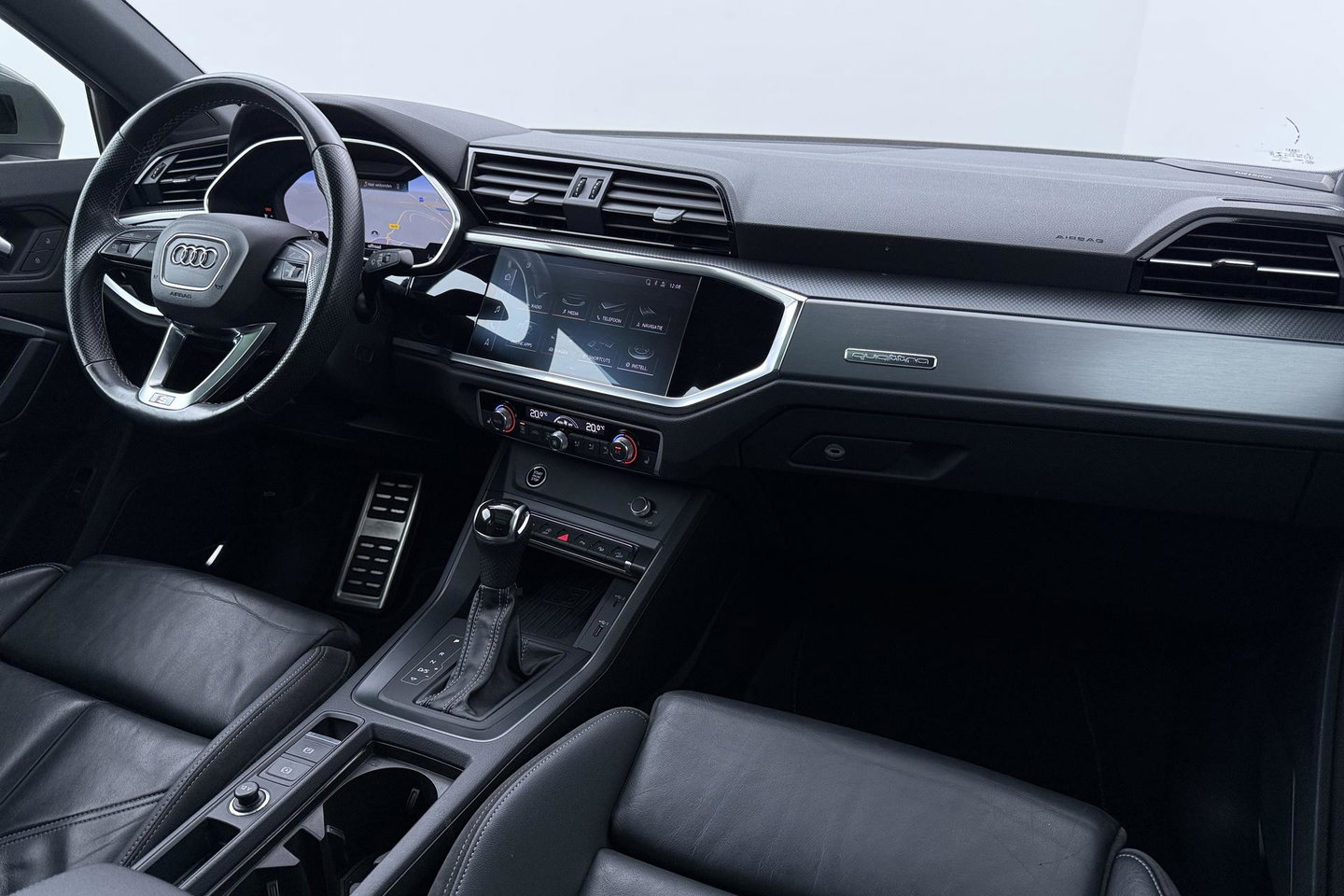 Audi Q3 40 TFSI Quattro Business Edition | Panoramadak | 360° Camera | Keyless | BLIS | Elektrische Stoelen | Stoel+Stuurverwarming | ACC