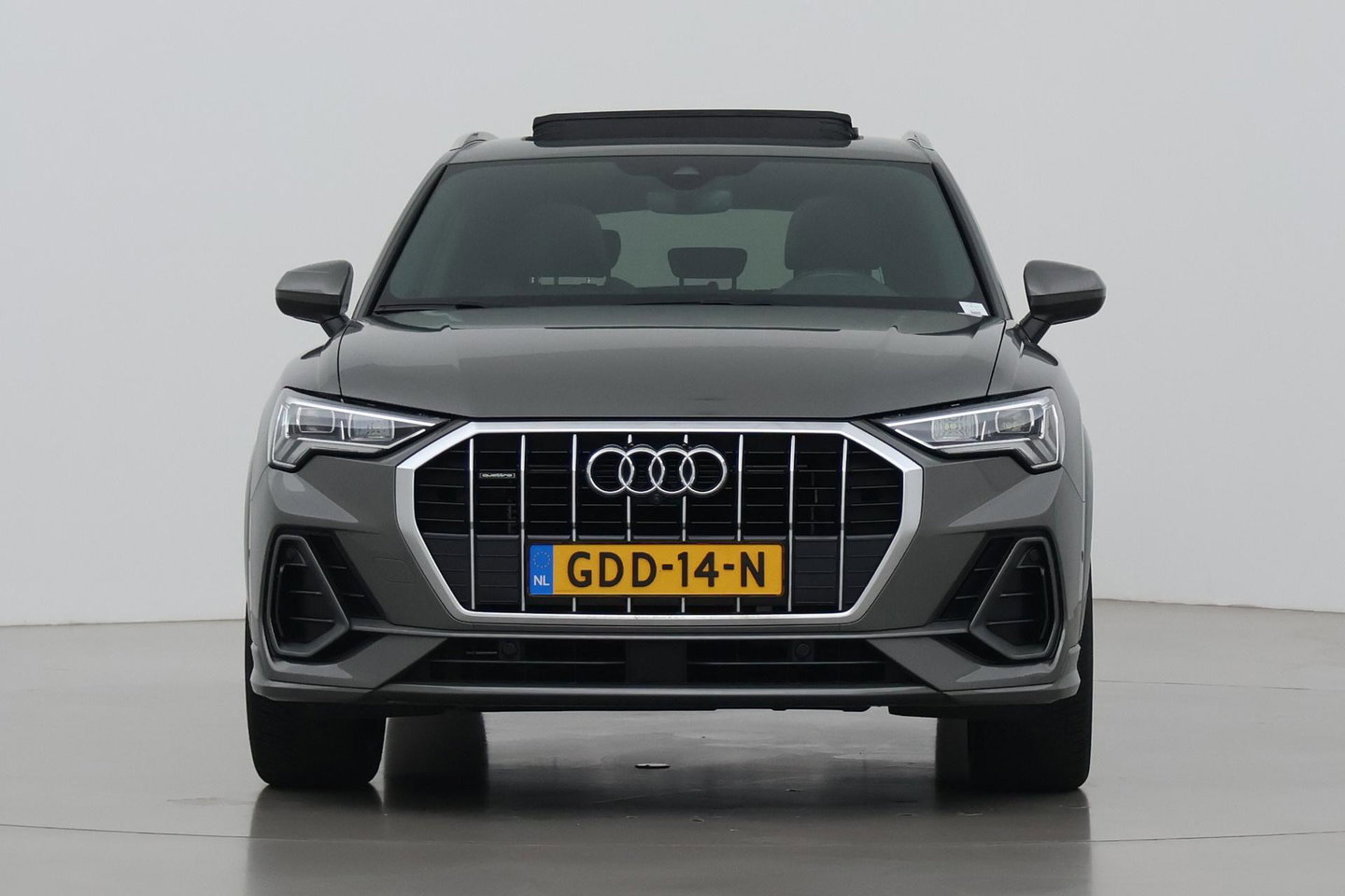 Audi Q3 40 TFSI Quattro Business Edition | Panoramadak | 360° Camera | Keyless | BLIS | Elektrische Stoelen | Stoel+Stuurverwarming | ACC