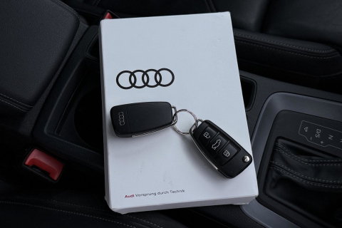 Audi Q3 40 TFSI Quattro Business Edition | Panoramadak | 360° Camera | Keyless | BLIS | Elektrische Stoelen | Stoel+Stuurverwarming | ACC