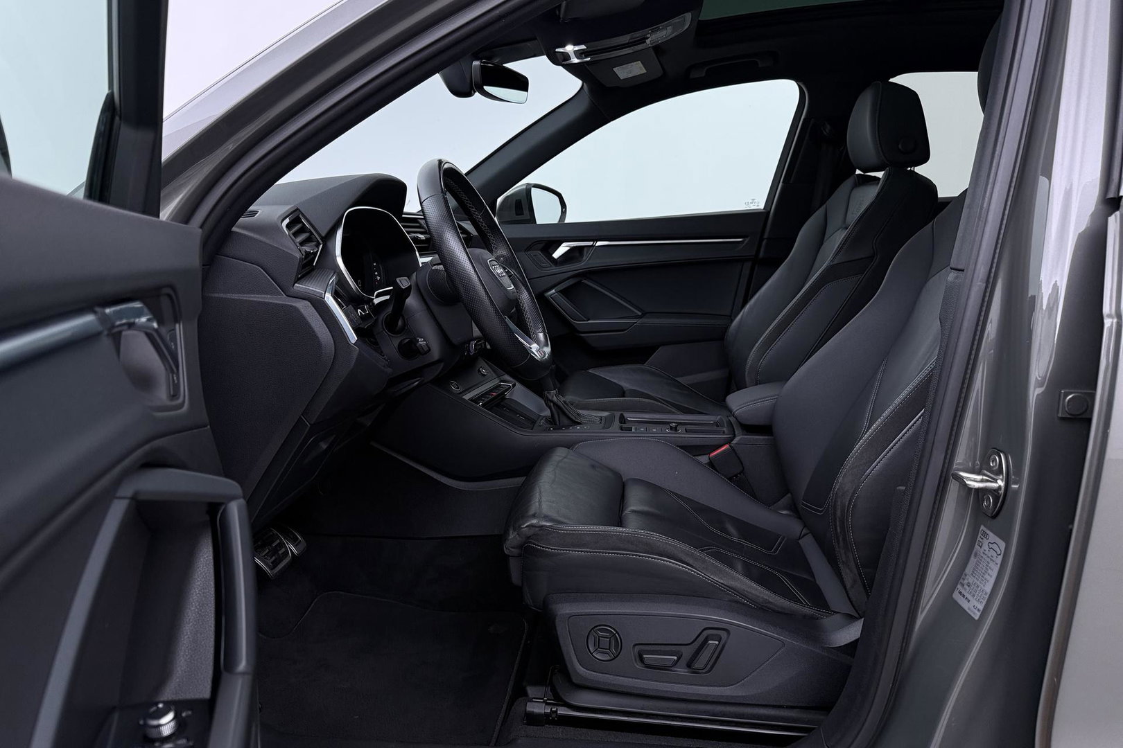 Audi Q3 40 TFSI Quattro Business Edition | Panoramadak | 360° Camera | Keyless | BLIS | Elektrische Stoelen | Stoel+Stuurverwarming | ACC