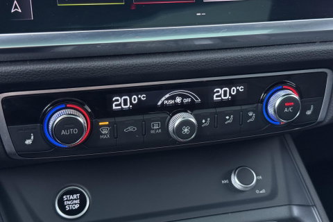Audi Q3 40 TFSI Quattro Business Edition | Panoramadak | 360° Camera | Keyless | BLIS | Elektrische Stoelen | Stoel+Stuurverwarming | ACC