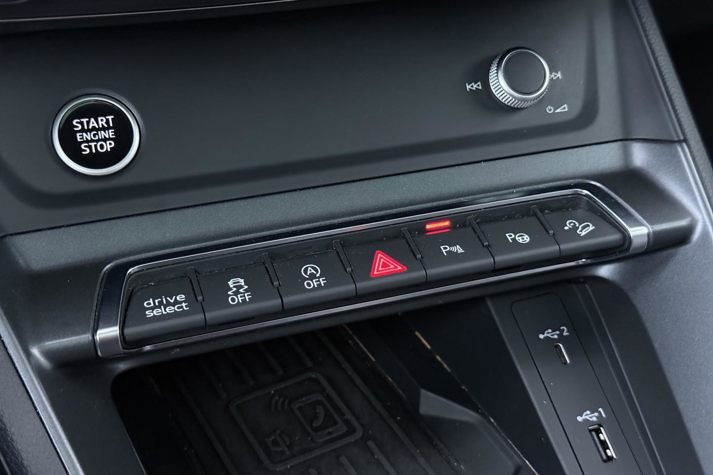 Audi Q3 40 TFSI Quattro Business Edition | Panoramadak | 360° Camera | Keyless | BLIS | Elektrische Stoelen | Stoel+Stuurverwarming | ACC
